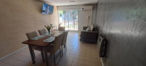 Depto 75m 2 dormitorios Frente al Parque Central con Cochera en el Centro denMendoza - Apartment