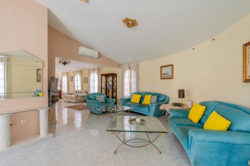 Facilities, Villa Oceano with private heated pool, aircon and Seaview in Parque Holandes
