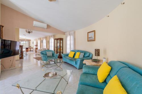 Facilities, Villa Oceano with private heated pool, aircon and Seaview in Parque Holandes
