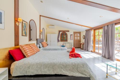 Villa Oceano with private heated pool, aircon and Seaview in Parque Holandes