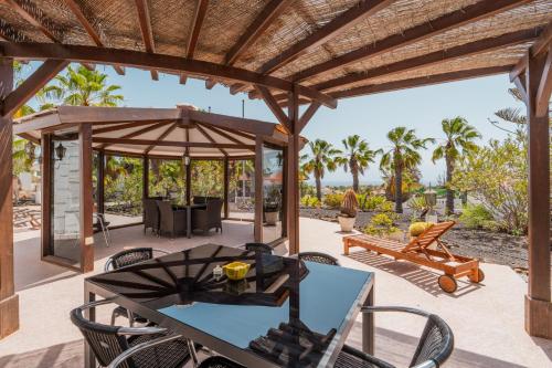 Surrounding environment, Villa Oceano with private heated pool, aircon and Seaview in Parque Holandes