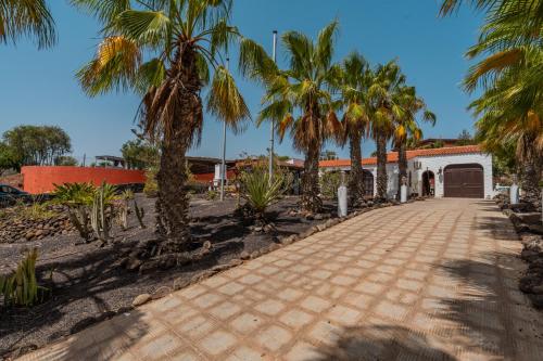 Exterior view, Villa Oceano with private heated pool, aircon and Seaview in Parque Holandes