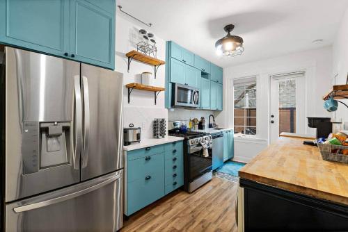 Urban Oasis • 3BR Duplex w/ Patio• Easy NYC Access - image 9