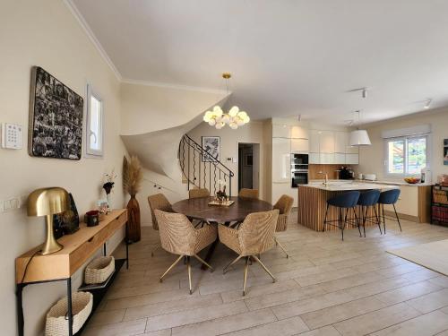 Shared lounge/TV area, happyfew villa laghet in La Trinite