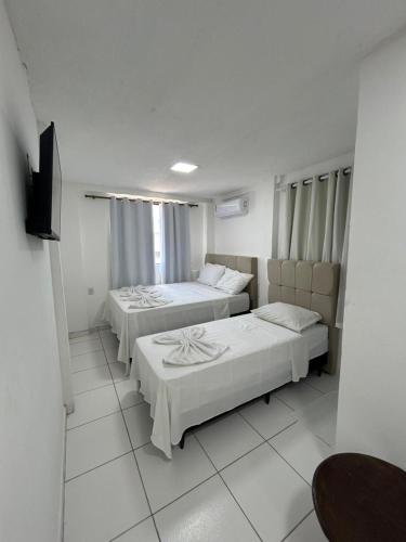 3 twin beds