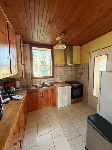 Maison de ferme au calme jusqu'à 10 personnes (Maison de ferme au calme jusqu'a 10 personnes) in Ganē Surluāra