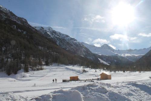10211 Chalet d'exception nature sport et bien être sauna,jacuzzi hammam frigidarium (10211 Chalet d'exception nature sport et bien etre sauna,jacuzzi hammam frigidarium) in Cervieres (Hautes Alpes)