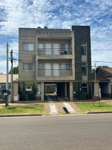 Departamento dos dormitorios con cochera zona terminal ómnibus Colón