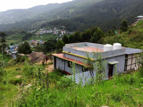 Sathyans camp valley in Vattavada