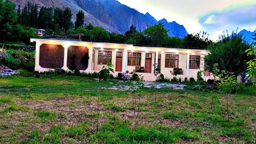 Hotel fairy door & resort  in Gupis
