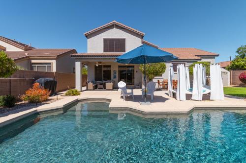 Desert Oasis 4BD 3BA, Lux Resort Pool in Mesa, AZ, Mesa