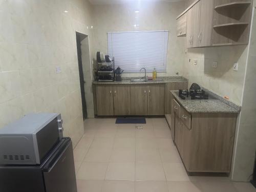 virtuve, Sam Apartment in Kuje
