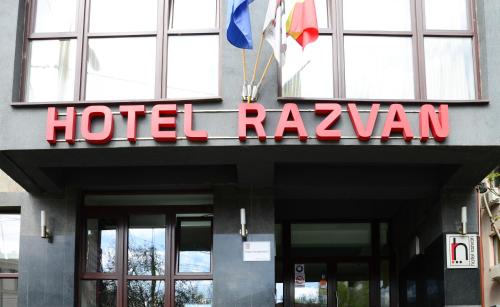 Hotel Razvan - image 4