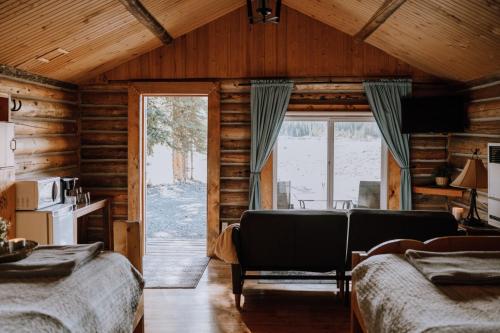 Iekārtas, The Lodge at Panther River in Waiparous Village (AB)