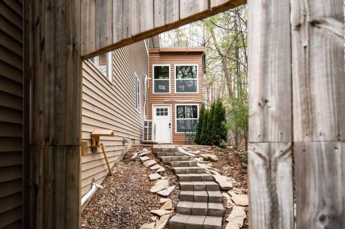 Tiny Loft-Spider Lake-SUP Rentals-Beach-10mi to TC, Traverse City