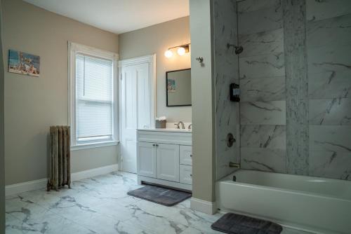 Comfortable Two Bedroom Apartment in Long Branch in Long Branch (NJ)