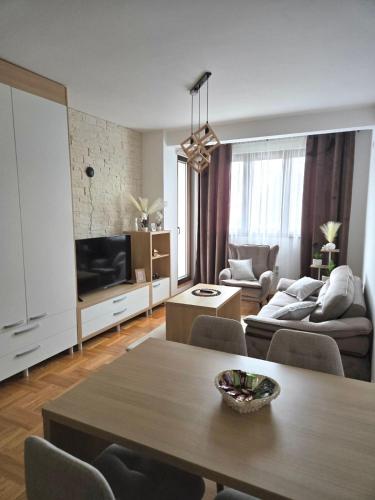Apartmani Mlađenović