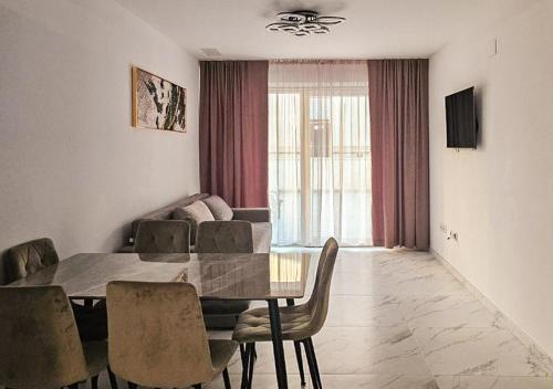 Luxury Beachfront Family Apartment
