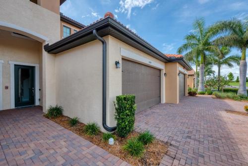 Impeccable 3 BR 2BA Home with Expansive Lake View - Serenity Garden in 普拉泰申