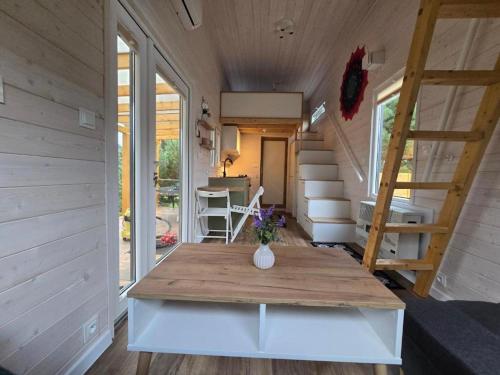 Oaza Święty Spokój - Tiny House z Balią i Jacuzzi przy rzece Narew (Oaza Swiety Spokoj - Tiny House z Balia i Jacuzzi przy rzece Narew) in Szelkow