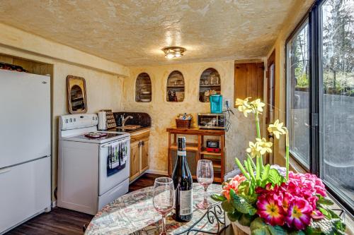 Walk to Beach! Scenic 'Wine Studio' in Gig Harbor in Purdija (WA)