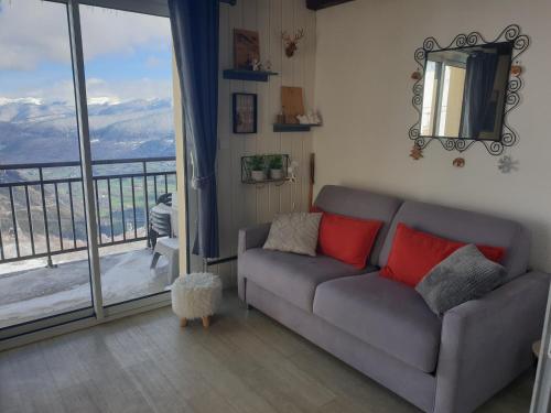 VUE PANORAMIQUE SUR LES PYRÉNÉES