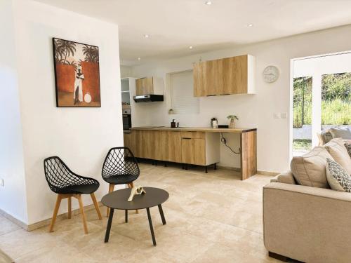 Maison neuve et moderne avec 2 chambres climatisees in Baie-Mahault
