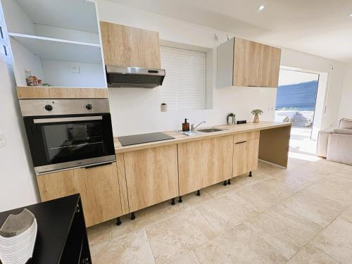 Maison neuve et moderne avec 2 chambres climatisees in Baie-Mahault