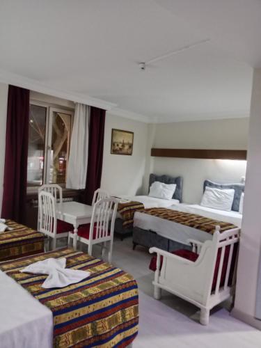 room detail thumbnail 1