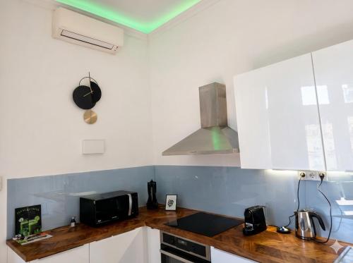 Luxurious Apartment with Balconies in DownTown BP 3