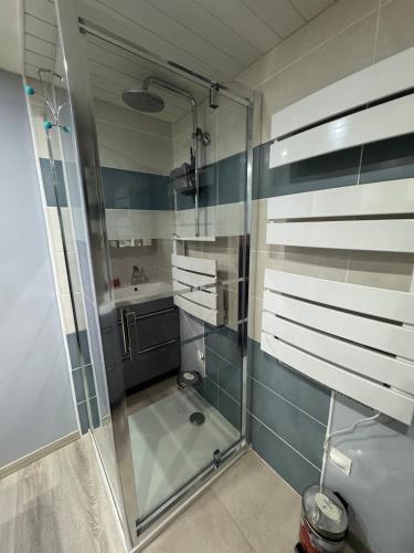 Cozy studio - Close to Briançon & ski resorts (Cozy studio - Close to Briancon & ski resorts) in Saint-Martin-de-Queyrieres