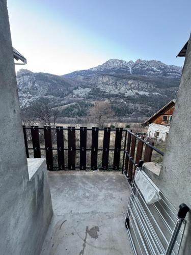 Cozy studio - Close to Briançon & ski resorts (Cozy studio - Close to Briancon & ski resorts) in Saint-Martin-de-Queyrieres