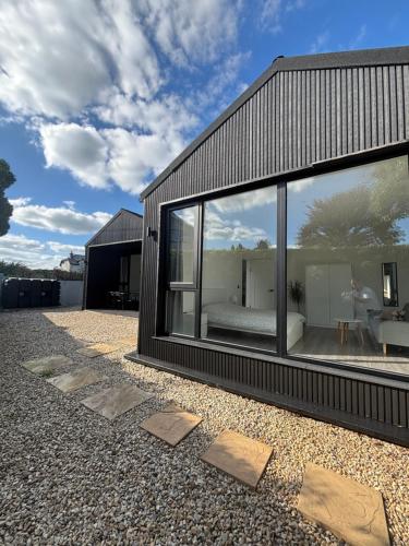 Rockview House & Villas Sleeps 30, 4 properties - 16 bed & outdoor sauna in Cashel