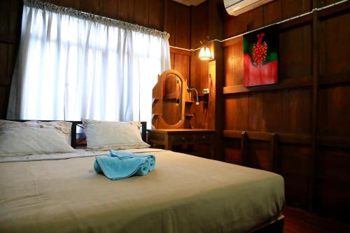 Siriwan Hostel Ideally located in the Old City area, Siriwan Hostel promises a relaxing and wonderful visit. Both business travelers and tourists can enjoy the propertys facilities and services. Service-minded staf