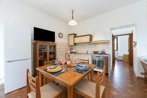 Iekārtas, Charming La Gelosia Few Min From Lake: 2BR Monvalle Apartment - Happy Rentals in Monvalle