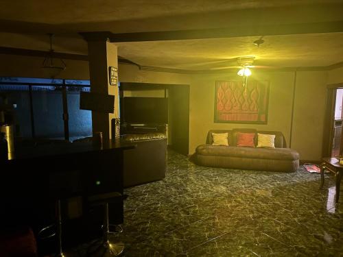 Apartment with a royal heart, green park and hills in 昆夫雷斯