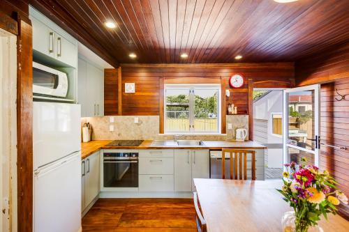ทัศนียภาพภายนอกโรงแรม, Pacific Vista - Hawkes Bay Holiday Home in ไวมารามา
