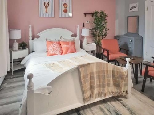 Private Balcony View Riverside Walk Prime Downtown in Bridgewater (Új-Skócia)