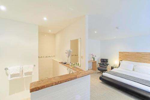 1 queen bed