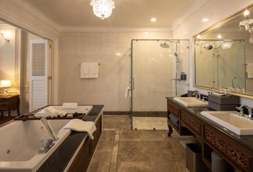 room detail thumbnail 2