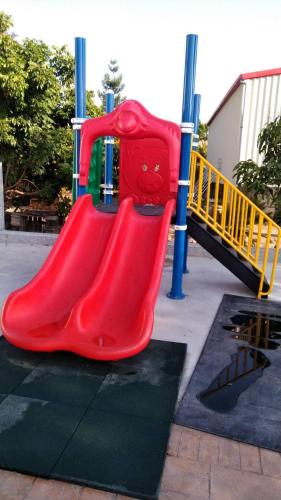 Playground, 花田葉舍二館 田尾包棟親子民宿 Huatian 2 in Tianwei Township