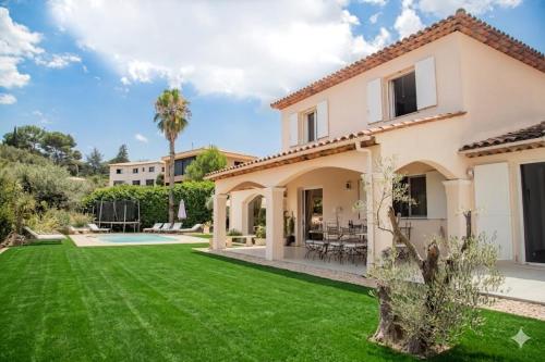 Villa With Heated Pool Near Grasse - Location saisonnière - Peymeinade