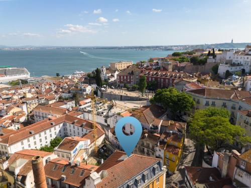 Alfama Retreat 4BR with Breathtaking River Views - image 12