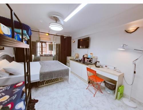 room detail thumbnail 1