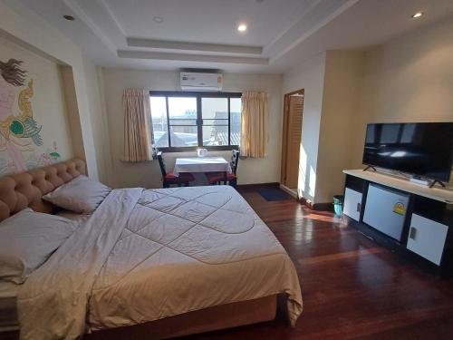 room detail thumbnail 1