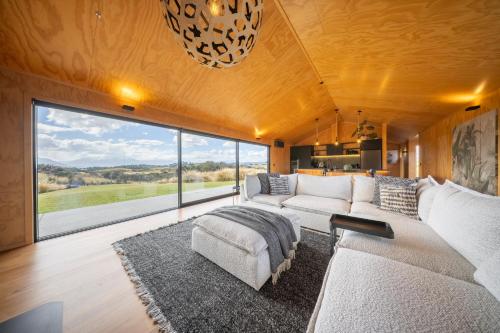 Surrounding environment, Mana Waiora Retreat - Luxury in Raw Wilderness in Te Anau