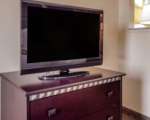 Comfort Suites Louisville East in Douglass Hills, USA