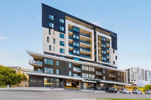 Newly Built 3 Bed Apartment with Onsite Parking - image 3