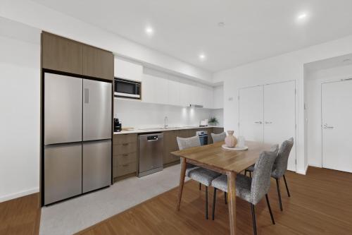 Newly Built Apartment with Parking near Westfields in ควีนพาร์ค