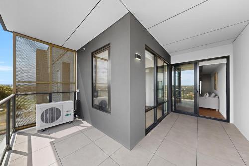 Stylish 2 Bed Apartment with New Furnishings in ควีนพาร์ค